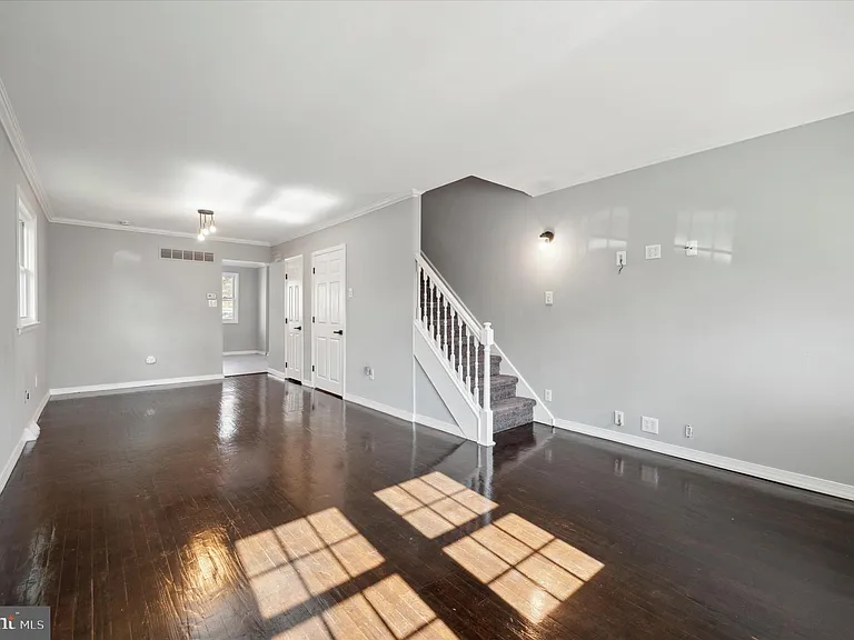 725 Mount Vernon Ave — Photo 5