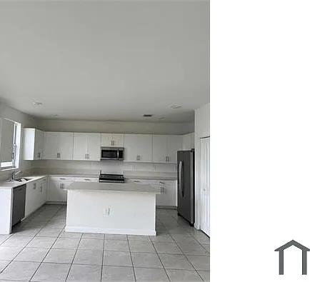 4 bed, 2500 sqft, $4,200 — Photo 3