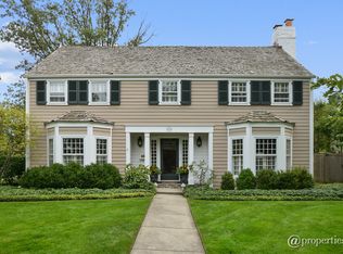 1054 Cherokee Rd, Wilmette, IL 60091