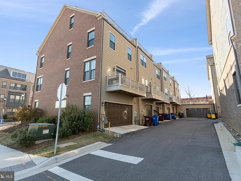 4710 Underwood St — Photo 3