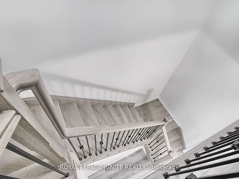 1079 Cameo St — Photo 11