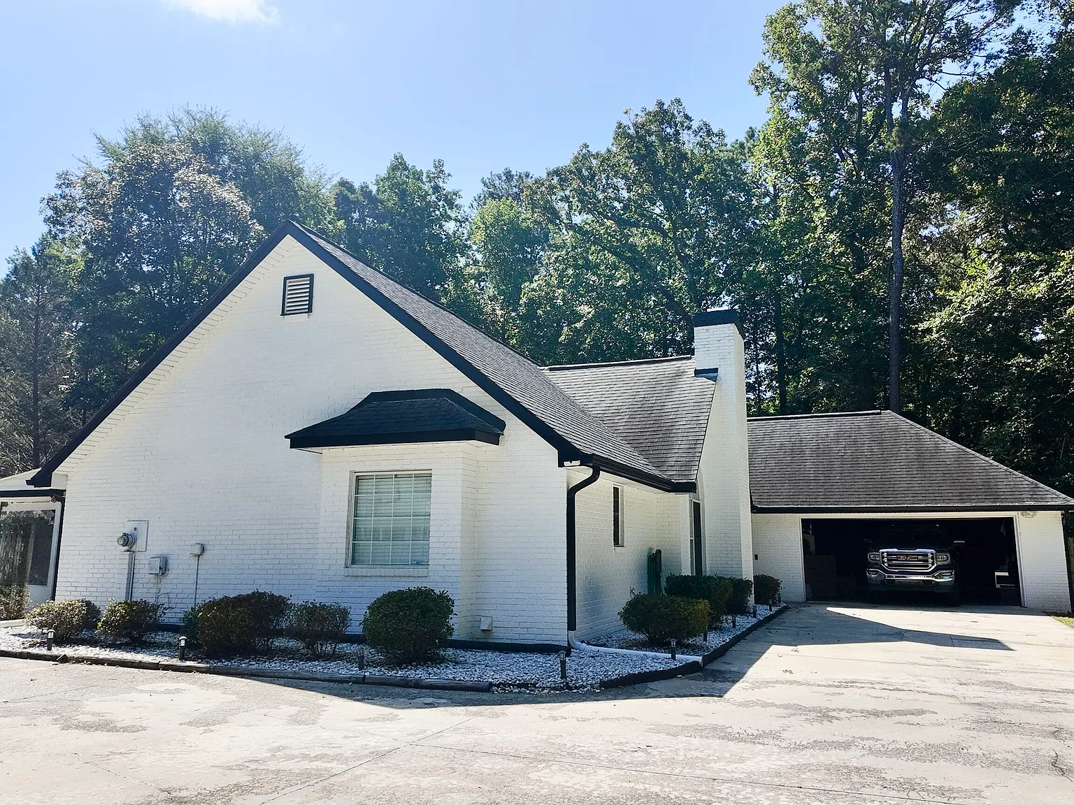 3 bed, 3.0 bath, 2323 sqft, $2,300 — Photo 1
