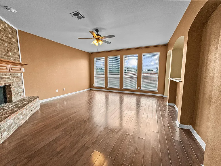 5530 Greensboro Dr — Photo 4