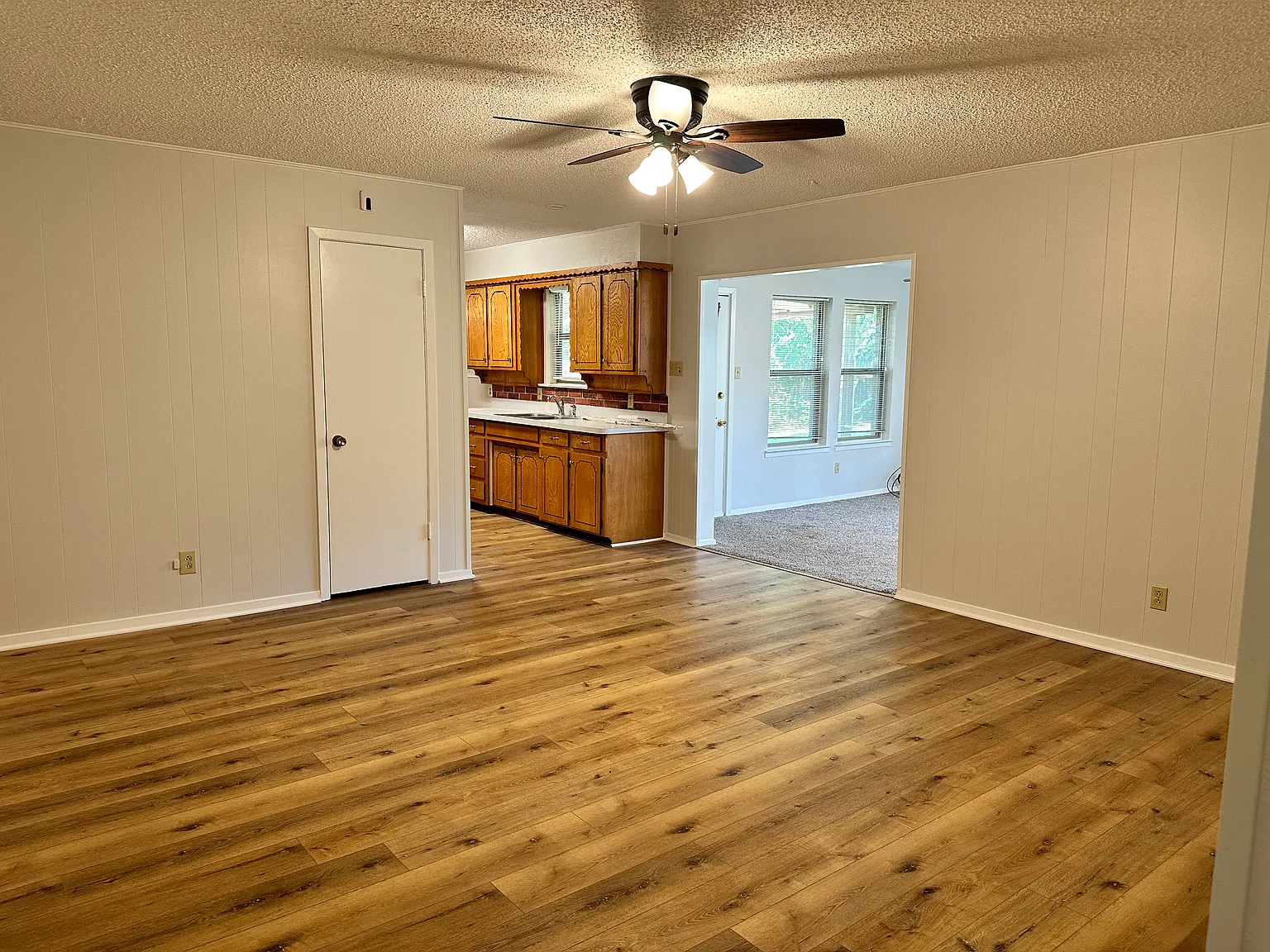3 bed, 1.5 bath, 1713 sqft, $2,000 — Photo 2