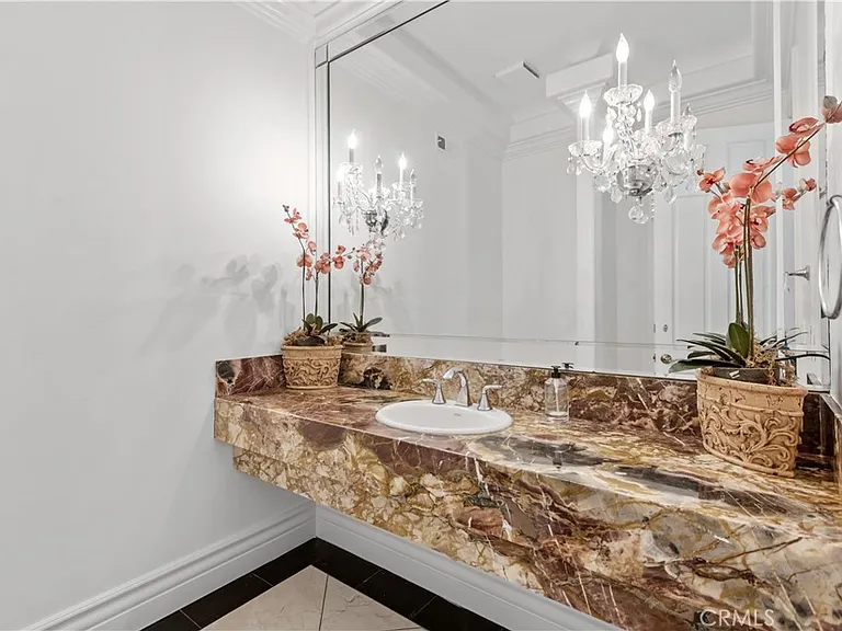 5267 Newcastle Ln — Photo 9