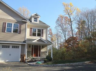 8 Murphys Ln, Shelton, CT 06484