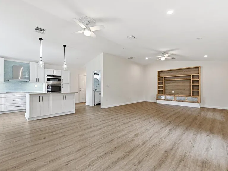 530 NE 3rd Ave — Photo 5
