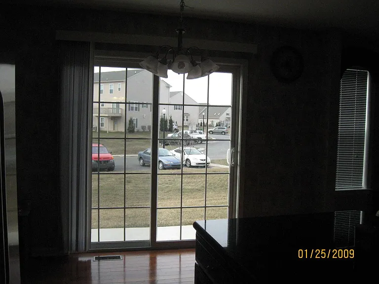 400 Mercury Dr — Photo 10