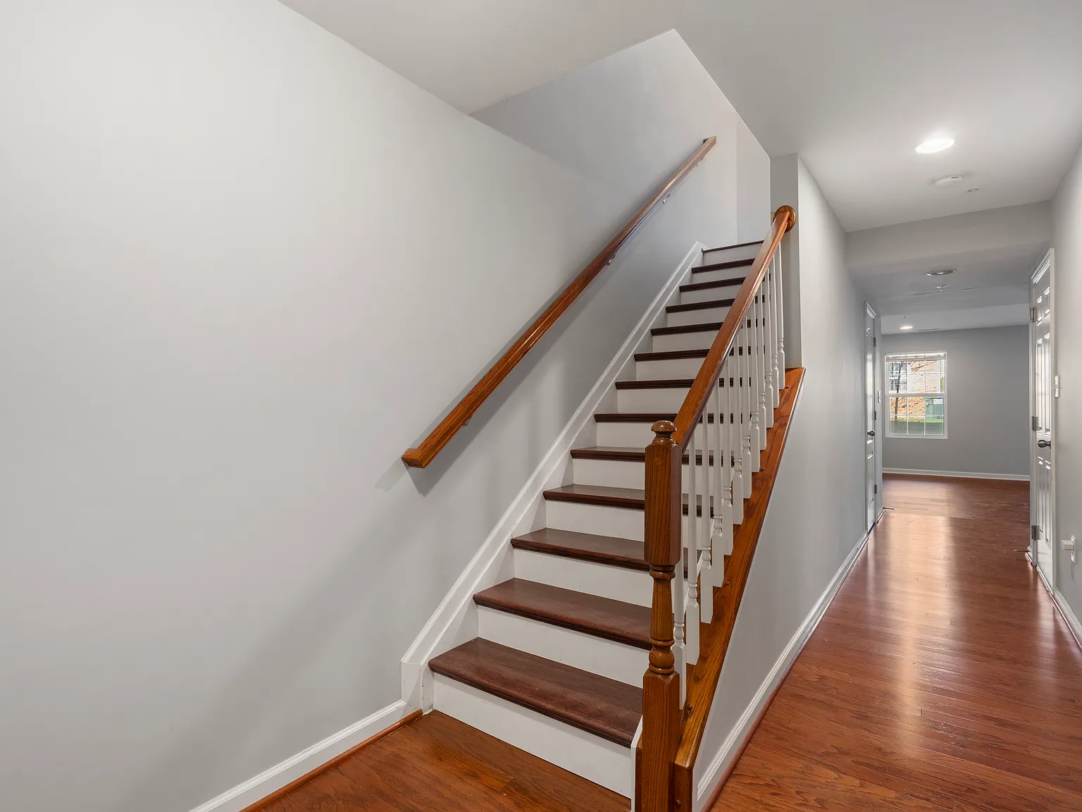 4 bed, 2385 sqft, $3,295 — Photo 4