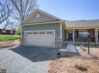 6342 Penn National Dr, Fayetteville, PA