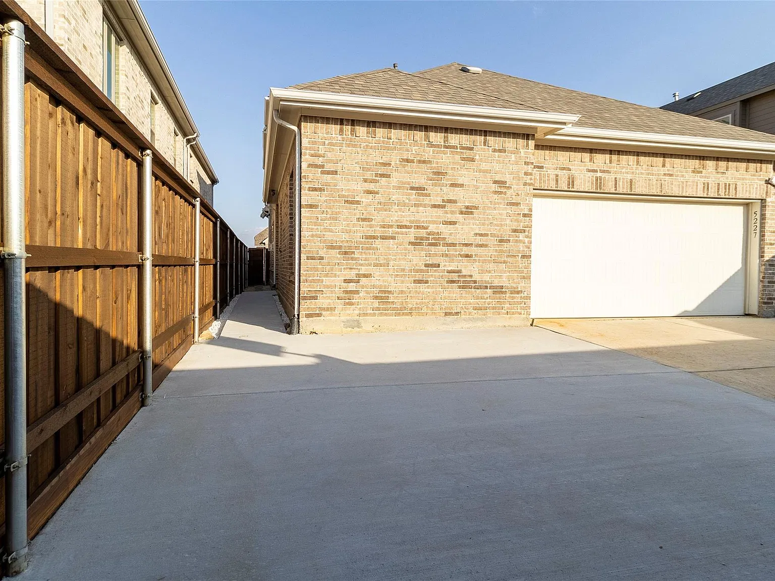 4 bed, 2412 sqft, $3,500 — Photo 4