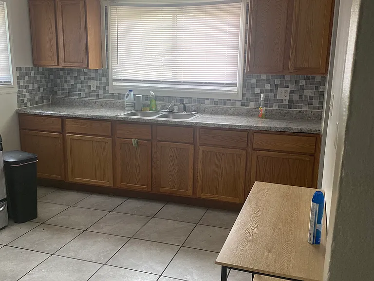 1013 Stevenson St — Photo 2