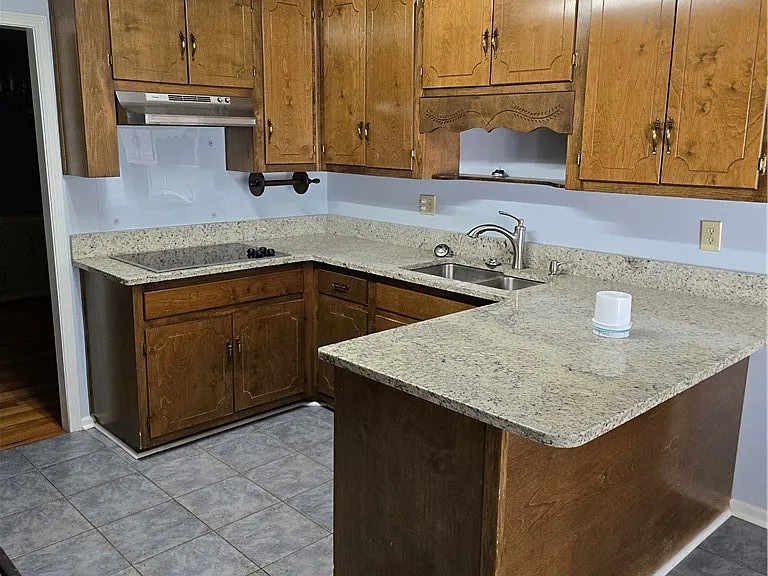 170 Breckenridge Ln — Photo 3