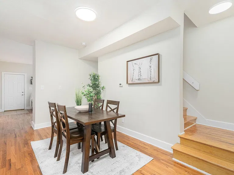 1363 Indianola Ave — Photo 7