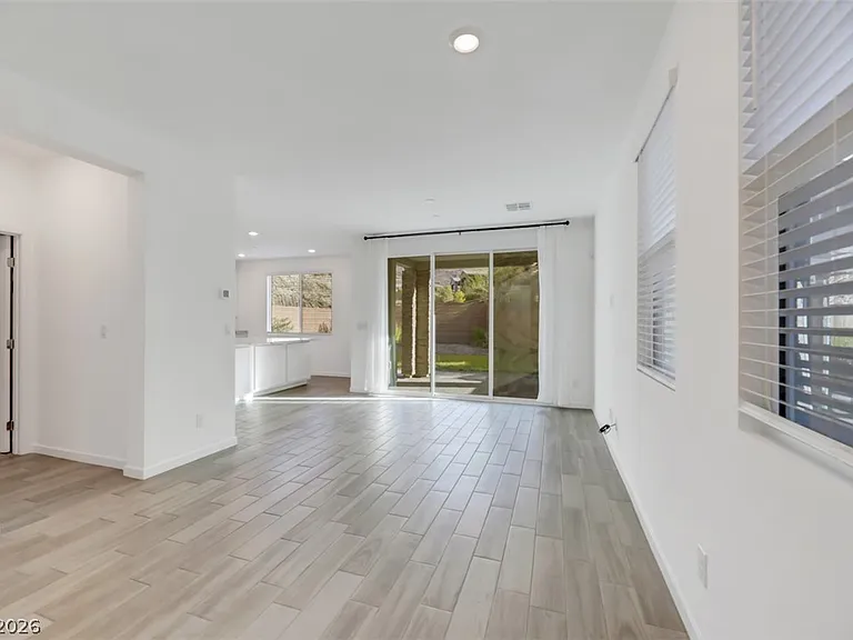 12 Vicolo Loren — Photo 2