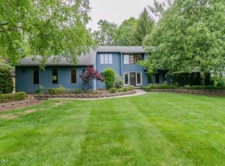 6036 Whiteford Dr, Highland Heights, OH 44143