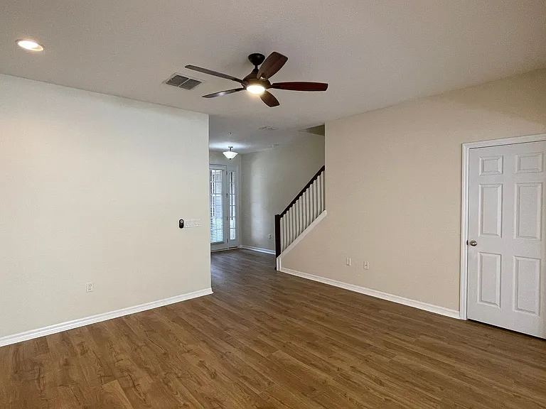 9484 Strongbark Ln — Photo 10