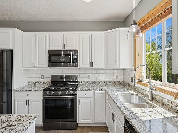 5th image of 1131 Lorraine Ct
