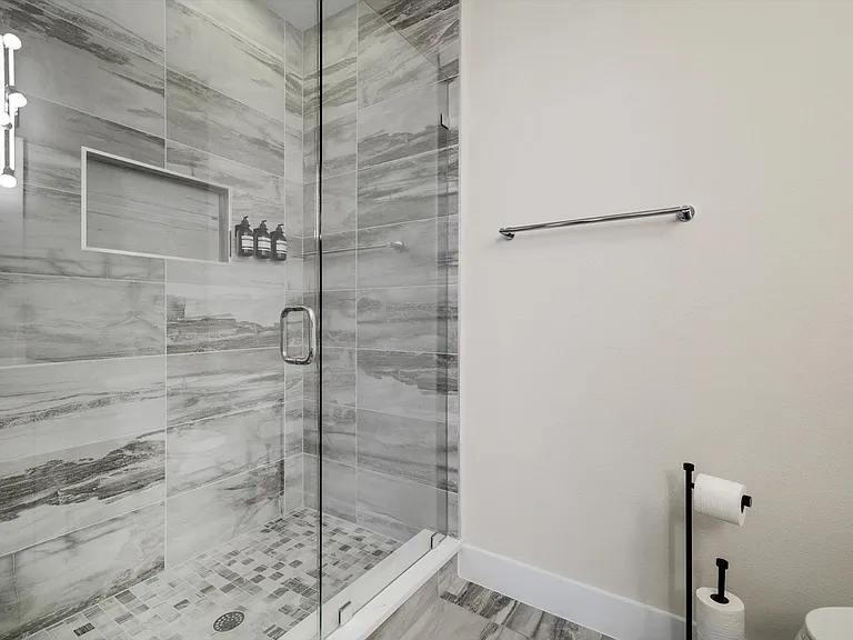 2421 Throckmorton St — Photo 33