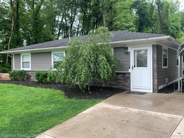 1485 Paramount St, Novi, MI 48377