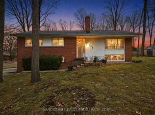 142 Beechwood Cres, Newmarket, ON L3Y 1W3