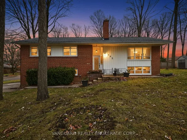 142 Beechwood Cres, Newmarket, ON L3Y 1W3