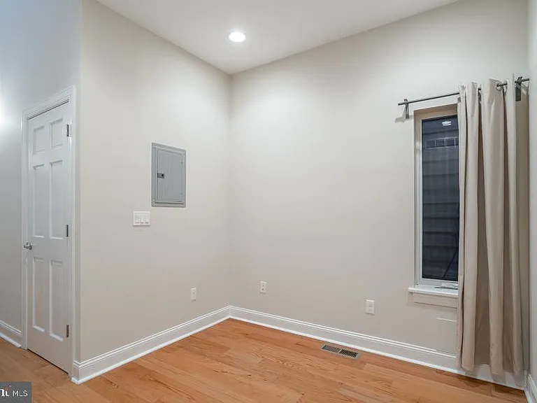 724 N 3rd St #2F — Photo 9