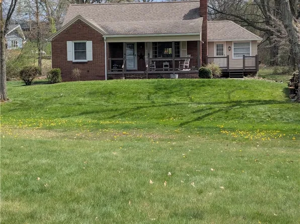 3106 Fernwood Ln, New Castle, PA 16105