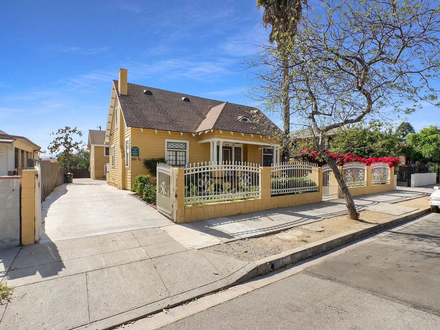 Beautiful 3 Bedroom 2 Bathroom Front House in Lincoln Heights — Photo 1