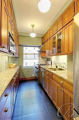 Sold by Bellmarc Realty | media 8