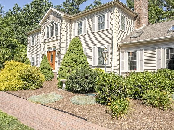3rd image of 9 Surrey Dr