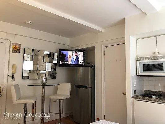 Rented by Steven Corcoran Real Estate | media 6