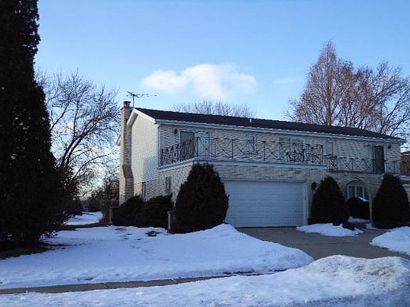 3rd image of 686 Castlewood Ln