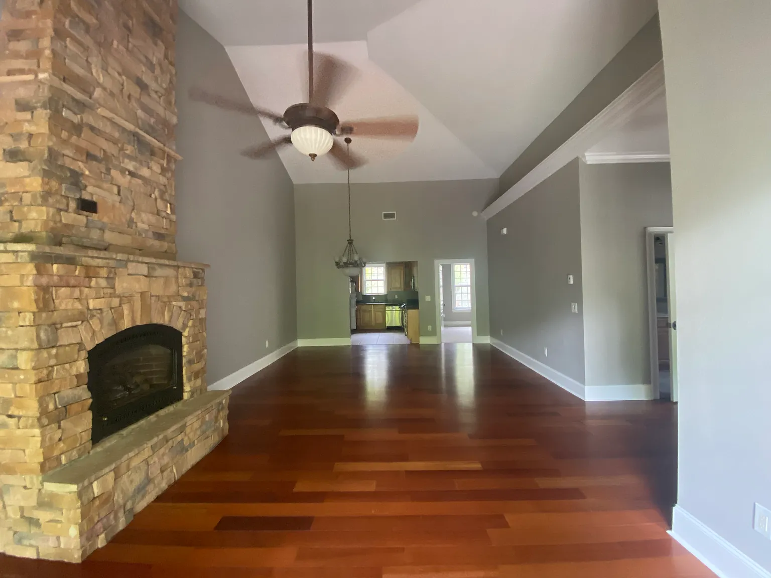 2 bed, 1800 sqft, $1,900 — Photo 4