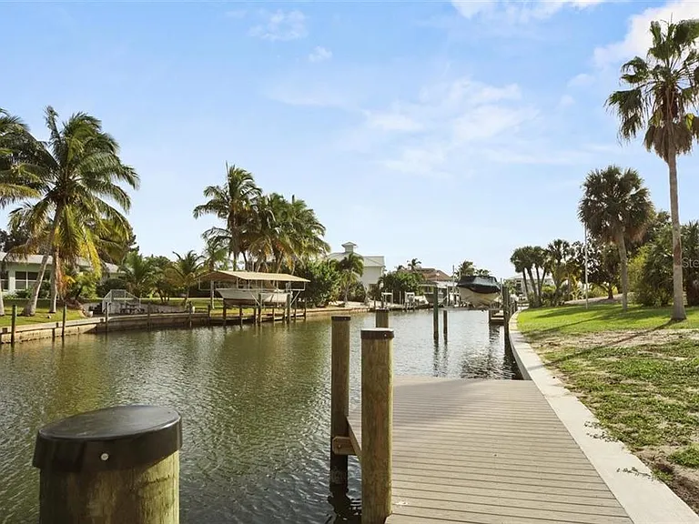 500 Green Dolphin Dr S — Photo 2