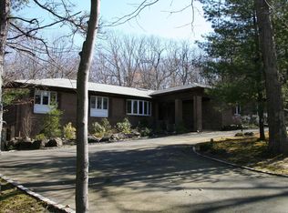 60 Friar Ln, Watchung, NJ 07069