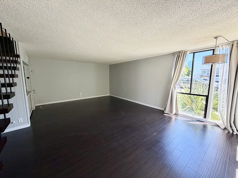 675 Ultimo Ave — Photo 2