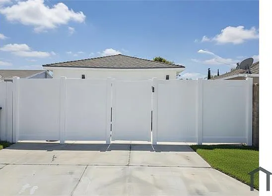 15820 Haynes St — Photo 5