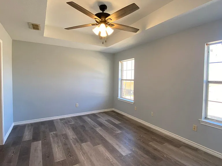 307 Coral Reef St — Photo 5