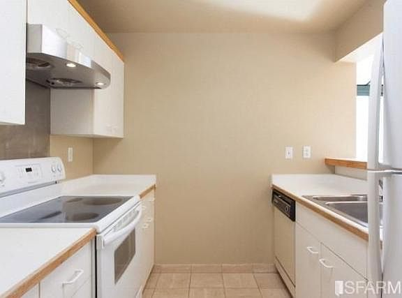 3rd image of 1 Daniel Burnham Ct APT 605