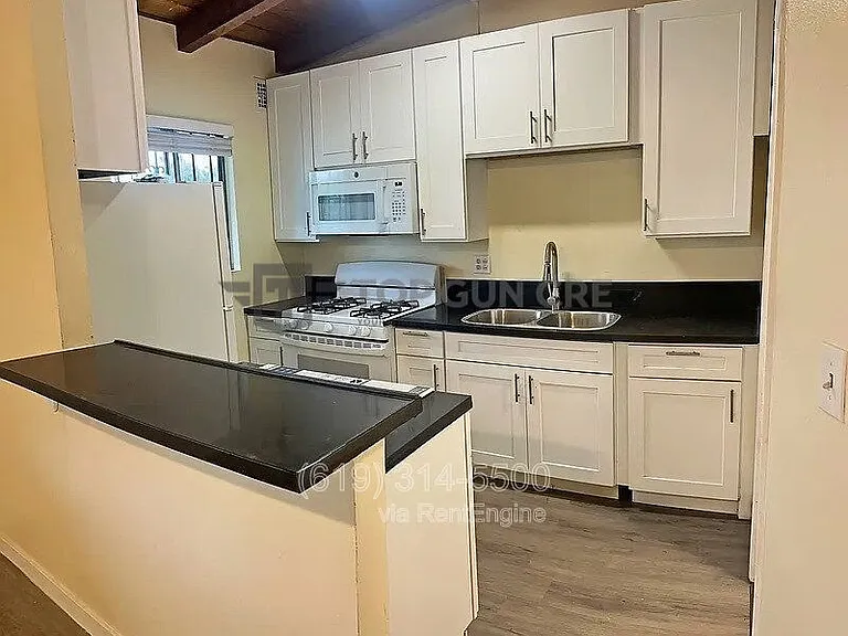 2875 Broadway #8 — Photo 2