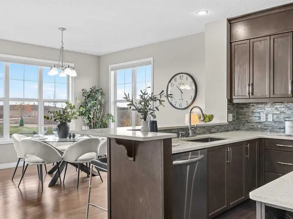 27 NE Mahogany Cres SE, Calgary, AB T3M 2K6