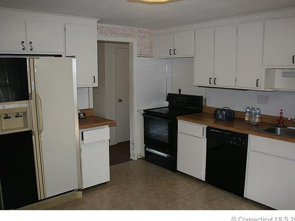 EATING SPACE KITCHEN.