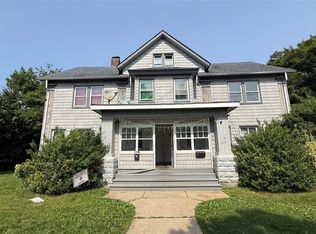 190 Wallace St, Freeport, NY 11520