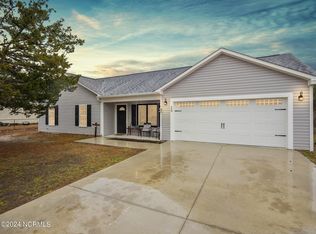 50 Riegel Dr, Hubert, NC 28539