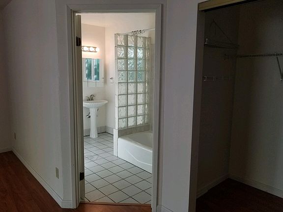 2nd image of 2684 San Carlos Ave