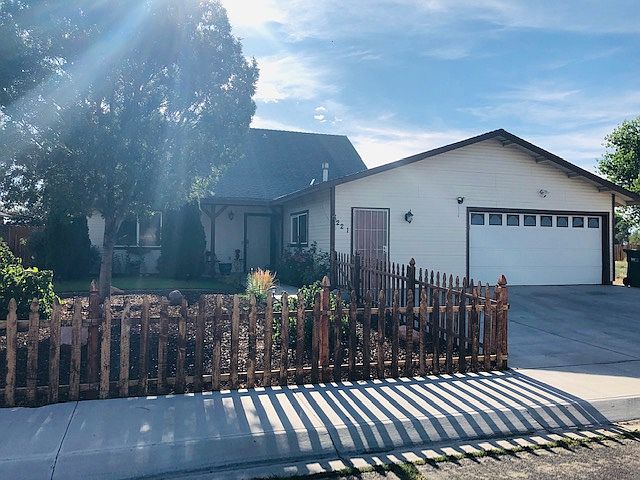 1st image of 221 Wildwood Dr