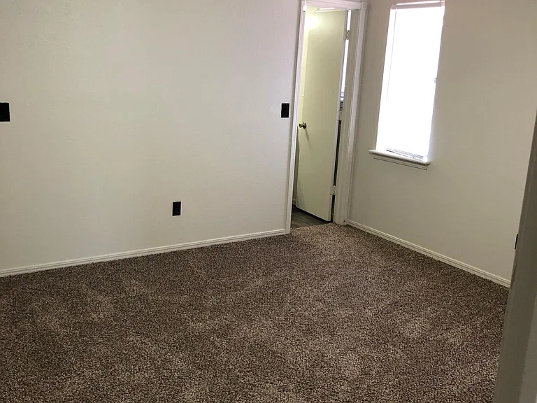 301 W Chantilly Way — Photo 15