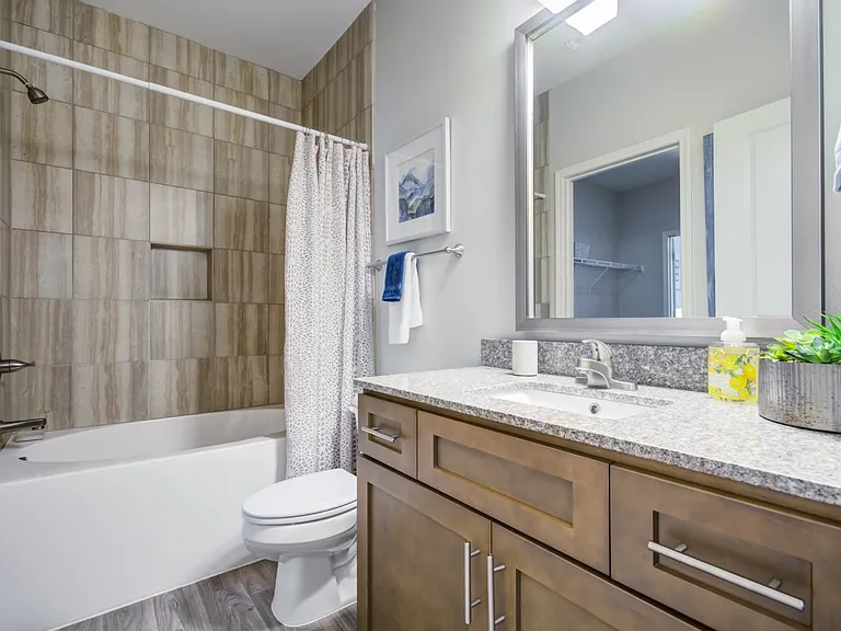 McKenzie Park Apartments — Photo 8
