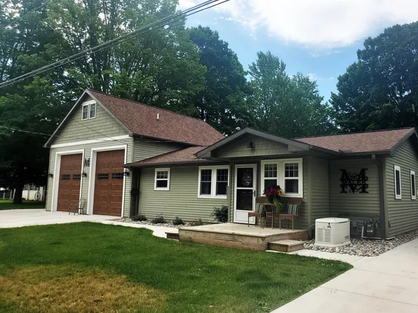139 Mary Rd, Houghton Lake, MI 48629